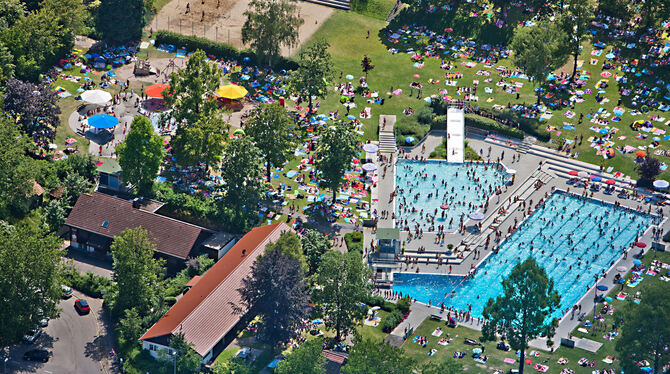 Das Pfullinger Freibad ist beliebt und bei schönem Badewetter gut besucht.