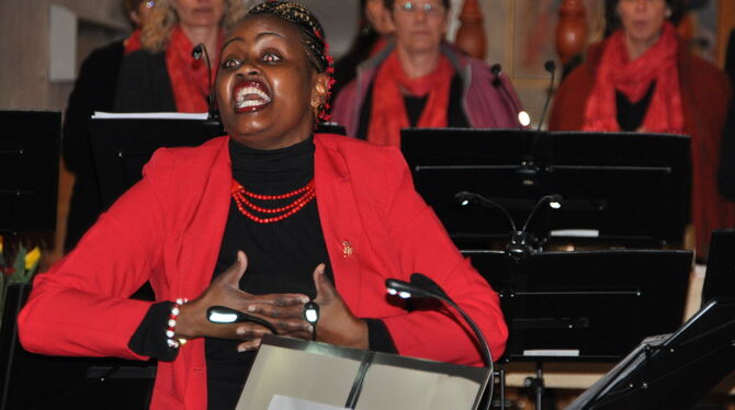 Die Sopranistin  Fridah Winger war musikalischer Gast beim Konzert der Slide Rock Ladies. FOTO: BIMEK