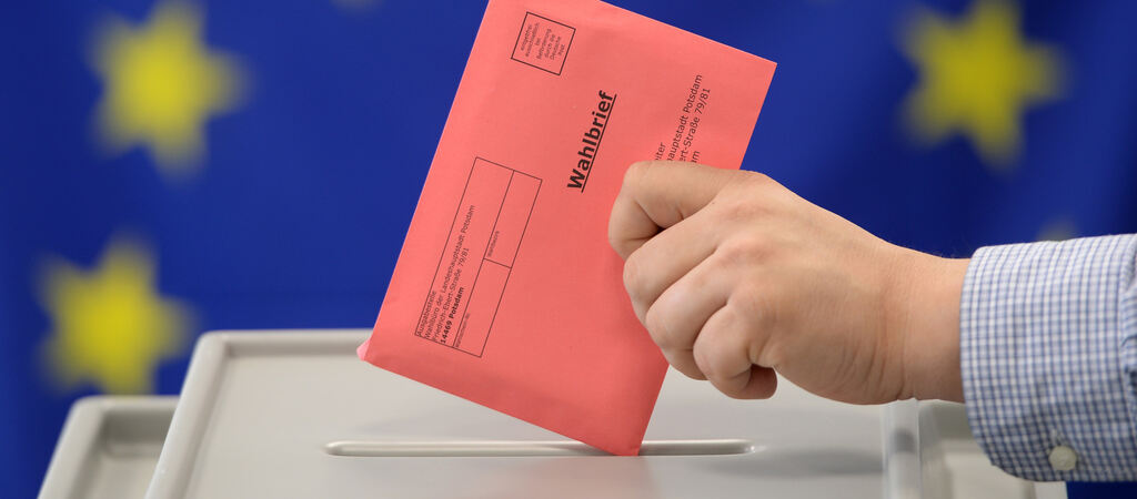 Stimmabgabe, Wahlbrief, Wahlurne, Europawahl, Europe, Briefwahl
