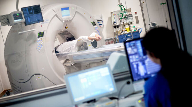 Untersuchung in einem Computertomographen im Robert Bosch Krankenhaus. Hier wird in den nächsten Jahren mächtig investiert.  FOT