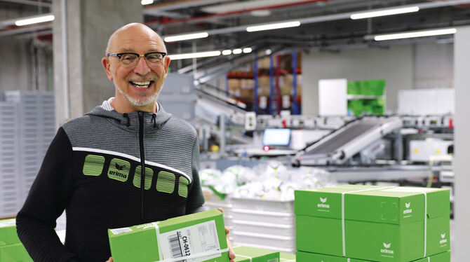 Wolfram Mannherz, Chef von Erima, im neuen Logistikzentrum des Sportartikelherstellers.  FOTO: ERIMA