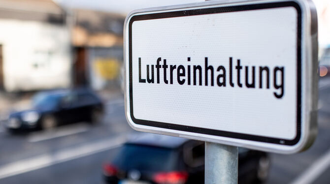 In der jüngsten Gemeinderatssitzung ging es einmal mehr um Maßnahmen zur Luftreinhaltung in Reutlingen.  FOTO: DPA