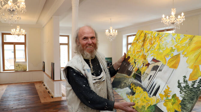 Johann Hölz präsentiert am Sonntag in der Alten Schule in Undingen die erste große Ausstellung mit Hobbykünstlern aus Sonnenbühl