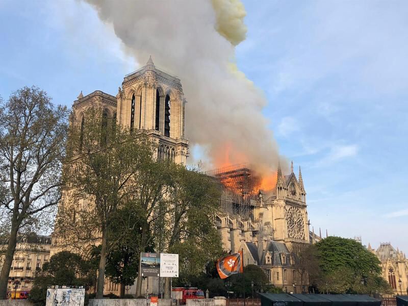 Notre-Dame steht in Flammen Notre-Dame steht in Flammen