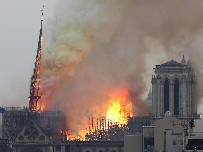 Notre-Dame brennt