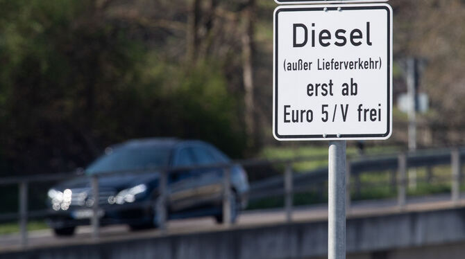 In Stuttgart müssen Diesel unter Euro 5 draußen bleiben. Kommt das Verbot bald auch für Reutlingen? FOTO: DPA