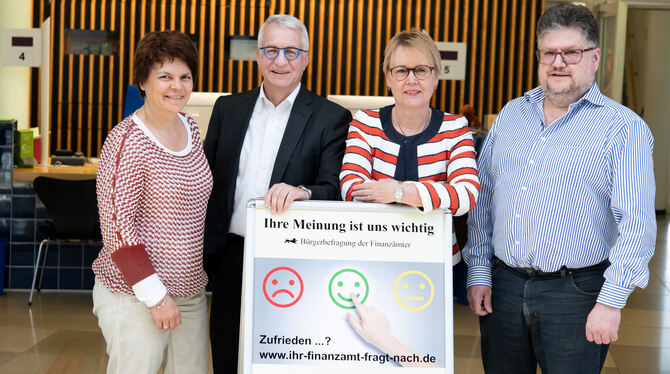 Heike Brucklacher, Dieter Möhler, Corinna Schell und Dieter Schmid (von links) vom Finanzamt Reutlingen berichteten dem GEA, was