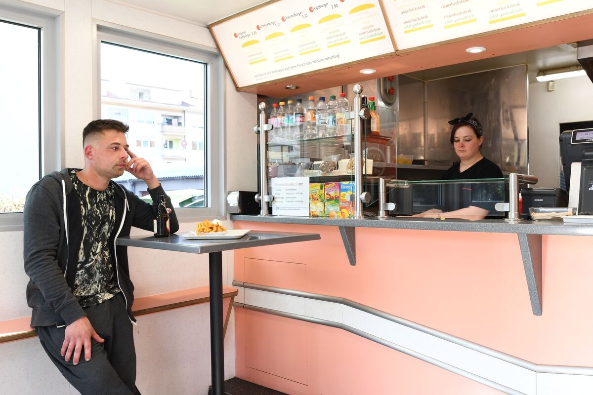 Udo-Snack: Weder Döner-Läden noch Sandwich-Theken, ja selbst amerikanische Fast-Food-Filialen in Sichtweite, haben den Udo-Snack