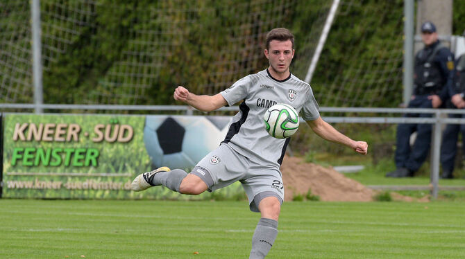 Fussball OL | 1. Goeppinger SV vs. SSV Reutlingen // 2017-10-21 // Foto: Joachim Baur #27 Jonas Vogler (SSV Reutlingen) Fussball OL | 1. Goeppinger SV vs. SSV Reutlingen // 2017-10-21 // Foto: Joachim Baur #27 Jonas Vogler (SSV Reutlingen)