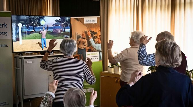 Aktiv im Alter: Bewohner eines Pflegeheims in Stuttgart spielen ein Computerspiel, das speziell für Senioren entwickelt wurde.