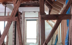 Die Balken aus Schwartzwaldholz werden den Wohnungen ein besonderes Gesicht geben.