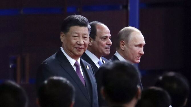 Xi Jinping (l-r), Präsident von China, Abdel-Fattah El-Sisi, Präsident von Ägypten, und Wladimir Putin, Präsidentvon Russland, k