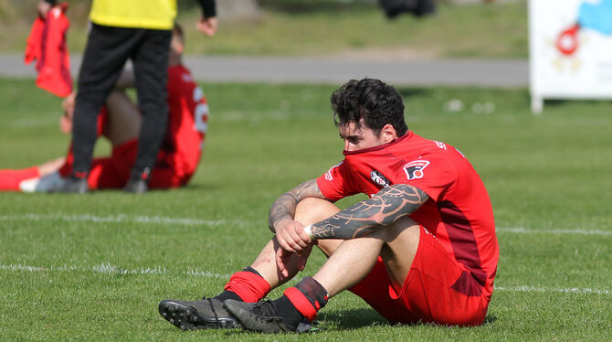 Fassungslos nach der jüngsten Negativserie: Cristian Giles vom SSV Reutlingen.   FOTO: BAUR