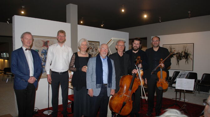 Gruppenbild mit Musikern und Komponist: (von links) Angela-Charlott Linckelmann, Veit Erdmann-Abele, Friedemann Dähn, Timo de Le