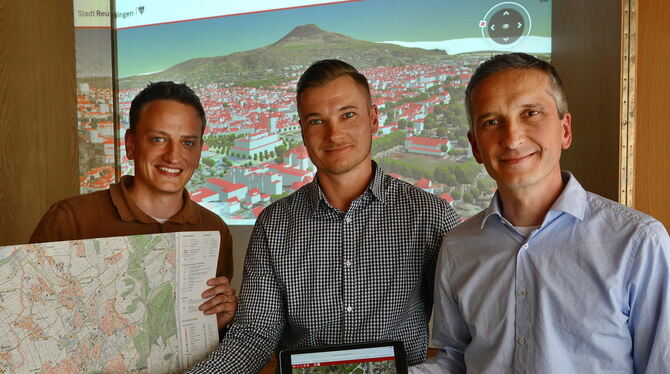 Neue Freizeitkarte, neues 3D-Stadtmodell, neue Mobilversion vom Online-Stadtplan: Daniel Herkommer (von links), Simon Kondic und