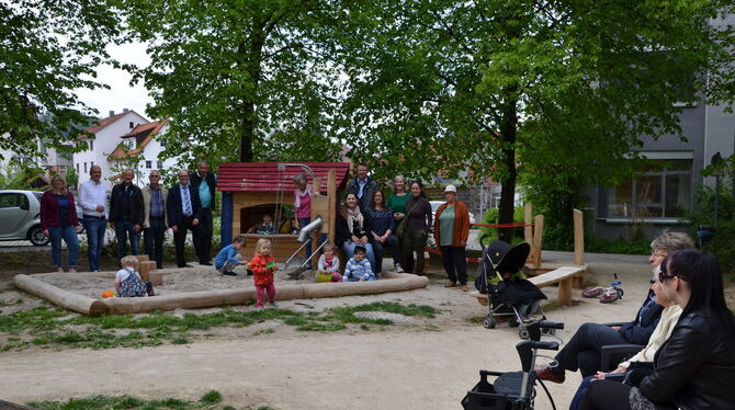 Der neu gestaltete Spielplatz, der von der Hohe Straße her erreichbar ist, ist vor Kurzem an die jungen und älteren Bürger der S
