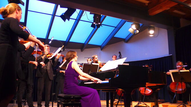 Pianistin Katharina Schlenker war Solistin beim Konzert in Münsingen.  FOTO: KADEN