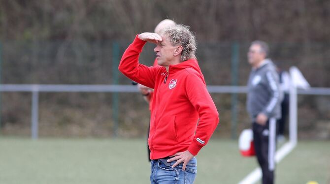 Jörg Junger ist nicht mehr Trainer beim TSV Ofterdingen.   FOTO: EIBNER