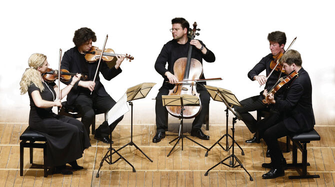 Das Pavel-Haas-Quartett, verstärkt durch den Bratschisten Pavel Nikl, beim Auftritt Anfang Mai im Markus-Sittikus-Saal in Hohene