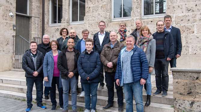 Die CDU-Kandidaten vor der Festhalle.