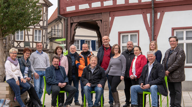 Die Kandidaten der SPD/AB vor dem Rathaus.