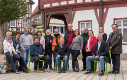 Die Kandidaten der SPD/AB vor dem Rathaus.