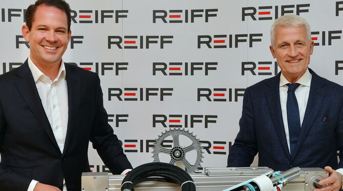 Alec Reiff (links) und sein Onkel Hubert Reiff, geschäftsführende Gesellschafter der Reiff-Gruppe, präsentierten Produkte aus de