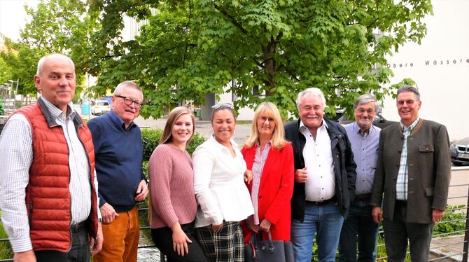 Freie Wähler im Wahlkampf (von links): Georg Leitenberger, Hans Hubert Krämer, Dana-Lisa Benz, Sofia El Mestary, Sabine Leitenbe Freie Wähler im Wahlkampf (von links): Georg Leitenberger, Hans Hubert Krämer, Dana-Lisa Benz, Sofia El Mestary, Sabine Leitenbe
