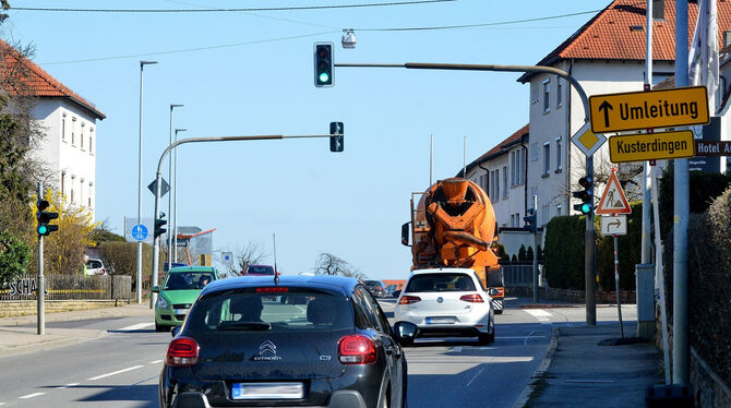 Im Bereich der Gomaringer Redemann-Kreuzung wird künftig Tempo 30 gelten.  Foto: Niethammer