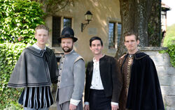 Eine Kulisse wie  in Prag: Daniel Fleischmann, Ben Janssen, Christoph Bach und Frederik Bott (von links) sind Darsteller in dem