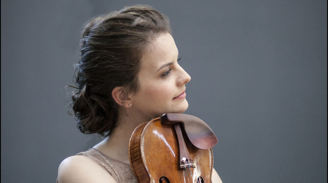 Geigerin Veronika Eberle kommt zum Sinfoniekonzert am 16. März.  FOTO: BROEDE