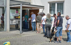 Rundgang zu Wahllokalen bei der Europa- und Kommunalwahl. Großer Andrang herrschte hier in Gomaringen. FOTO: MEYER