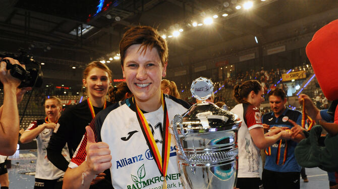 Größter Erfolg der Ex-Metzingerin Ina Großmann: Der Pokalsieg 2019 mit dem Thüringer HC. Foto: T.Baur/Eibner