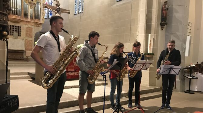 Ungewohnte Klangfülle beim Konzert in der Münsinger Martinskirche: das Saxofonensemble der Musikschule Kultur 33. FOTO: PRIVAT