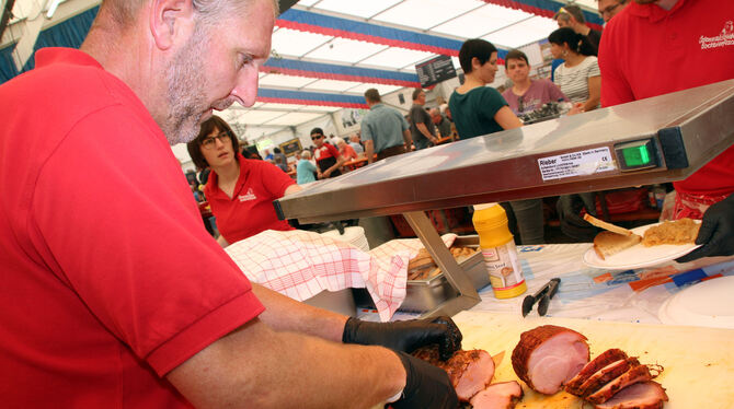 Spanferkel zum Bockbier gab’s in Ödenwaldstetten.