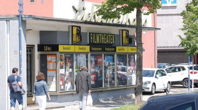 Der Volksbank Ermstal-Alb, die ihren Hauptsitz in Metzingen hat, gehört das Grundstück, auf dem das Luna Filmtheater liegt. Die