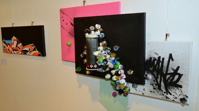 Sprayer Mako macht die Spraydose selbst zum Kunstwerk – ein Exponat im Rathaus.