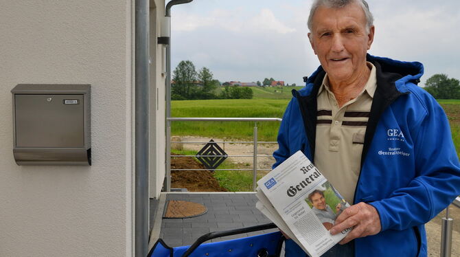 Seit sechzig Jahren im Dienste des GEA: Helmut Kehrer ist Zeitungsausträger aus Überzeugung. FOTO: NIETHAMMER