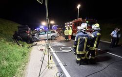 Beim Zusammenprall wurde der 18-Jährige im Auto eingeklemmt. Er erlag seinen schweren Verletzungen.