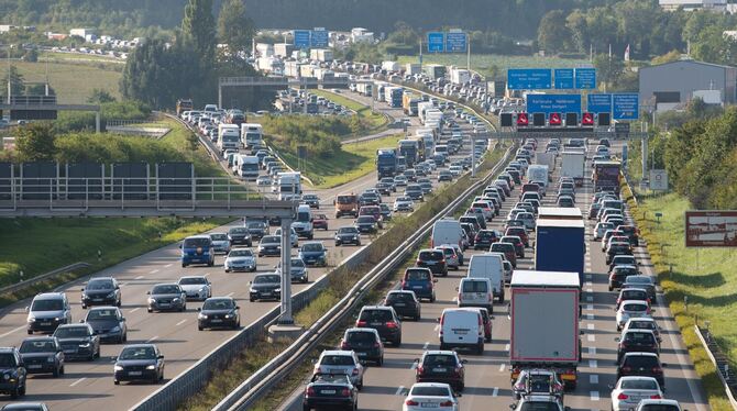 In Stuttgart, um Stuttgart und um Stuttgart herum müssen sich Autofahrer immer wieder auf zäh oder gar nicht fließenden Verkehr