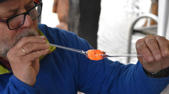 Kunstmarkt in Metzingen: So mancher Aussteller zeigt an den Pfingsfeiertagen auf dem Kelternplatz in Metzingen, wie er arbeitet,