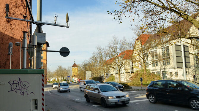 Eine Umweltspur soll auf der Lederstraße für sauberere Luft sorgen. FOTO: NIETHAMMER