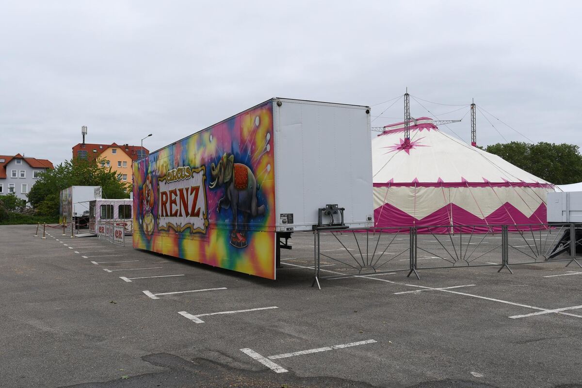 Das kleine Zirkusdorf auf dem Bösmannsäcker. Das kleine Zirkusdorf auf dem Bösmannsäcker.