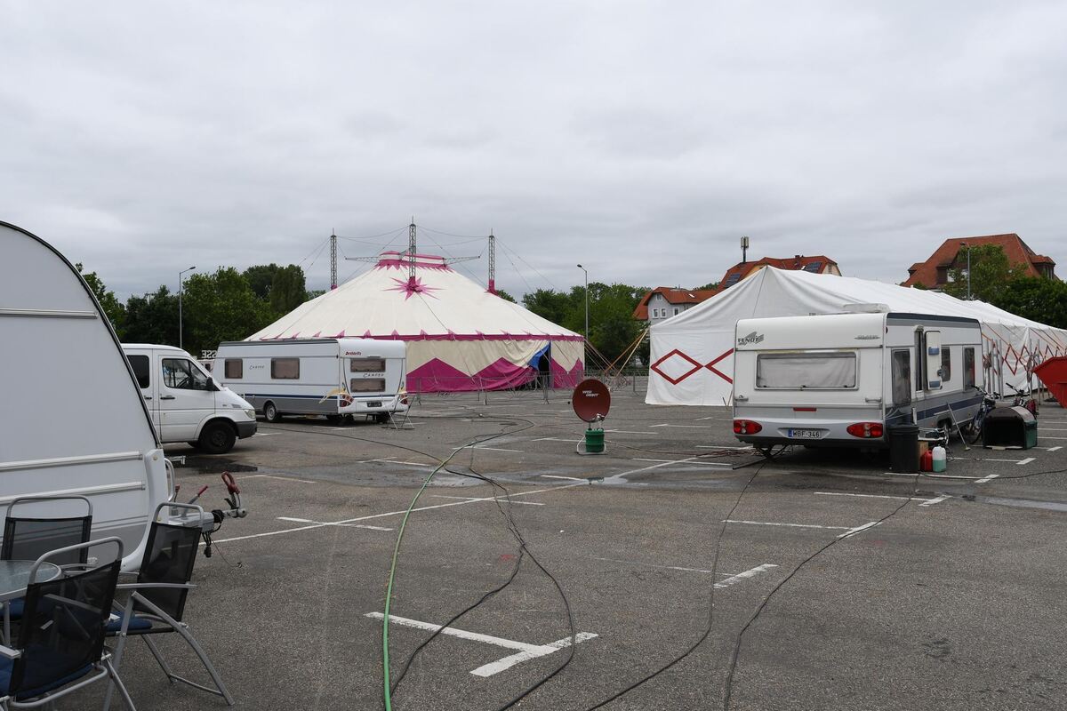 Das ist kein Campingplatz, so sieht das Zuhause der Zirkusleute aus.