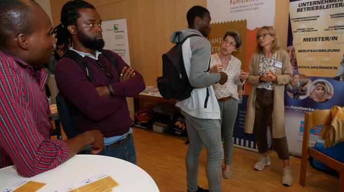 Die Messe für Migranten auf Job- und Lehrstellensuche erwies sich im Matthäus-Alber-Haus als Publikumsmagnet. FOTO: LEISTER