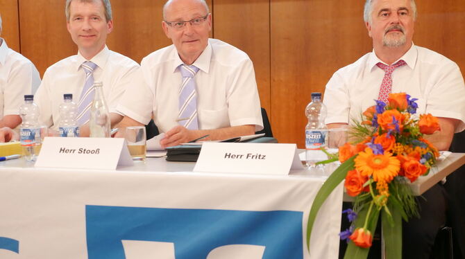 Die Vorstandsmitglieder Ralf Baumann (links) und Gerhard Stooß (Mitte) sowie Aufsichtsratsvorsitzender Archibald Fritz von der D