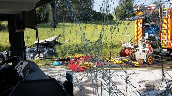 Ein verunglückter Reisebus