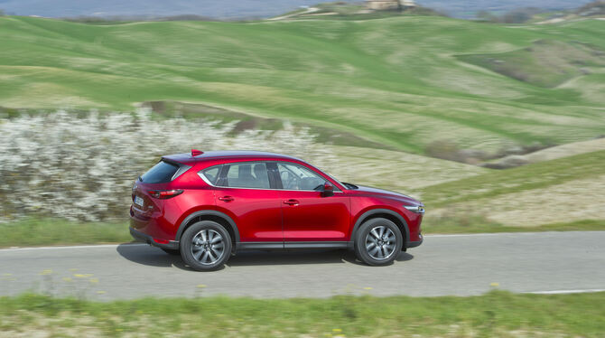 Der Mazda CX-5 ist ein geräumiges Mittelklasse-SUV mit entsprechendem Durst.