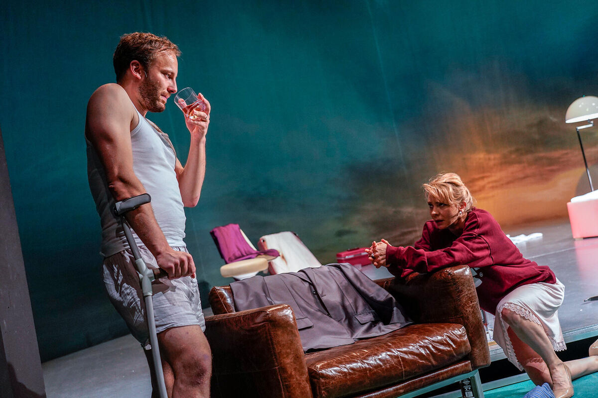 »Die Katze auf dem heißen Blechdach« im Stuttgarter Alten Schauspielhaus Kultur regional »Die Katze auf dem heißen Blechdach« im Stuttgarter Alten Schauspielhaus Kultur regional