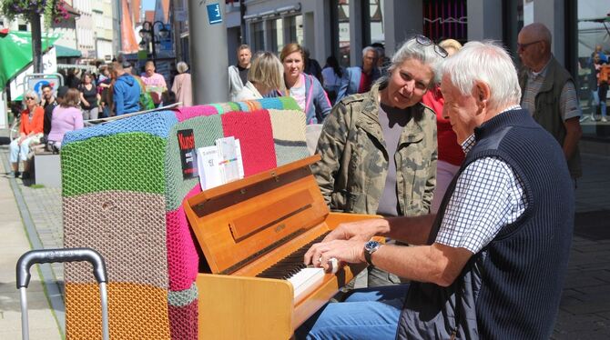 Bis zur Kulturnacht im September steht immer samstags von 10.30 bis 14 Uhr das  Street Piano in der Fußgängerzone beim Marktplat